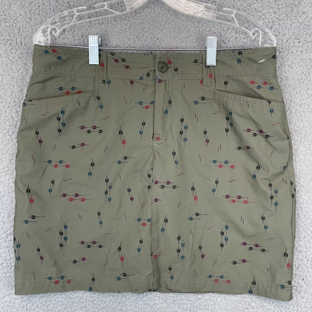 New EDDIE BAUER Womens Adventurer 2.0 Mini Skirt Skort Green Arrow Print Size 8
